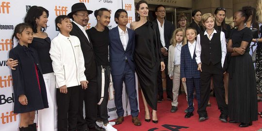 Angelina Jolie bawa semua anaknya ke Festival Film Internasional Toronto