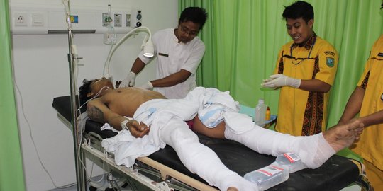 Pemuda Bertato Barongan coba bunuh diri genggam kabel listrik