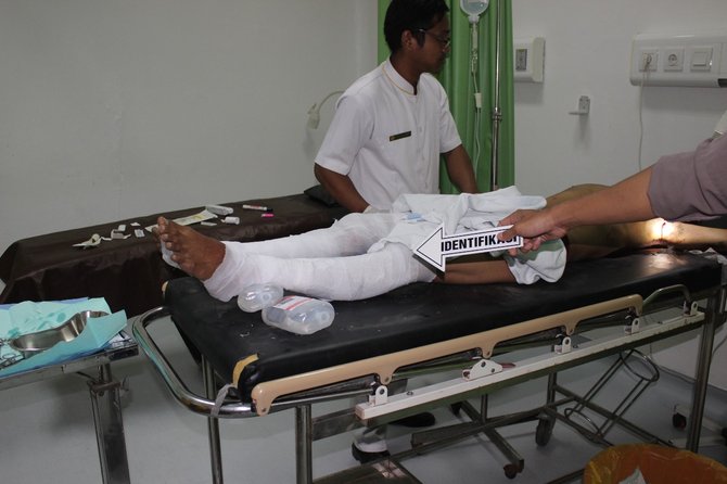 pemuda bertato di kebumen coba bunuh diri genggam kabel listrik