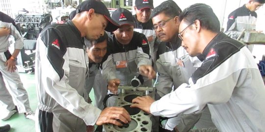 Upaya mencari mekanik terbaik Mitsubishi Fuso 2017