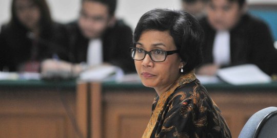 Di depan penulis, Sri Mulyani curhat gajinya lebih kecil dibanding dirjen pajak