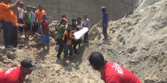 Empat warga Mojokerto tewas tertimpa longsoran pasir