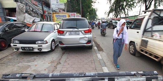 DPRD DKI minta aturan larangan mobil tanpa garasi 