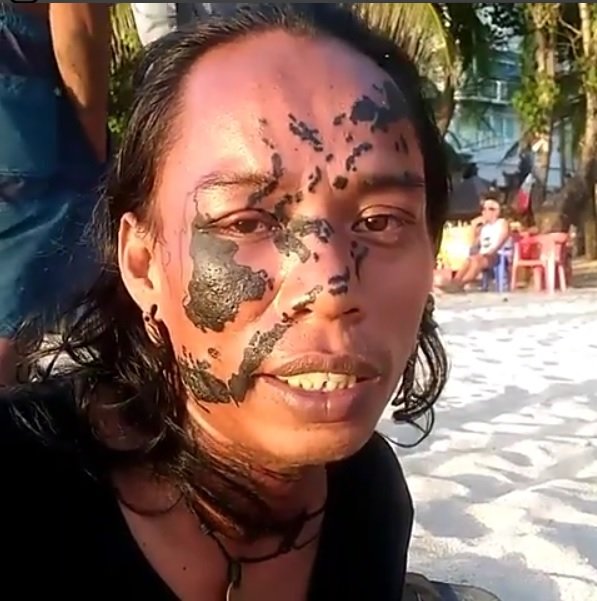 Nasionalis pemuda ini tutupi separuh wajah  dengan tato  