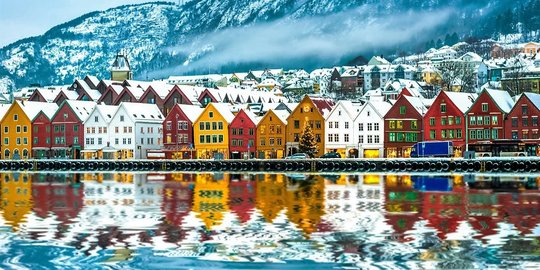 Warna-warni ceria dermaga kuno Bryggen yang jadi Situs Warisan Budaya Dunia
