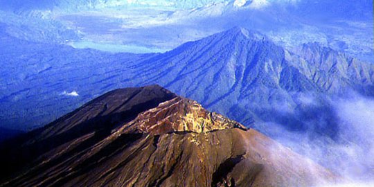 Status Gunung Agung naik jadi waspada