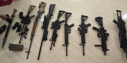 Polisi sita 116 kacamata & 32 gesper bermerek milik bos First Travel