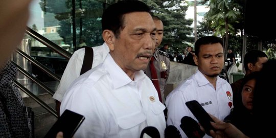 Menko Luhut & Menteri Basuki tinjau langsung aspal bercampur plastik di Bekasi