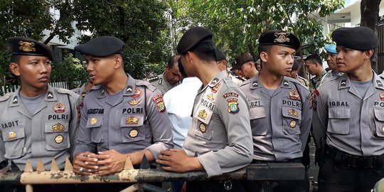 Demonstran desak diskusi seputar 1965 di LBH Jakarta dibubarkan