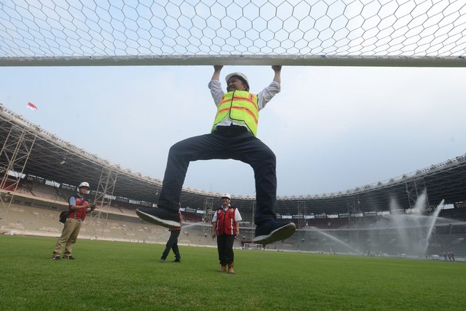 menpora tinjau stadion senayan