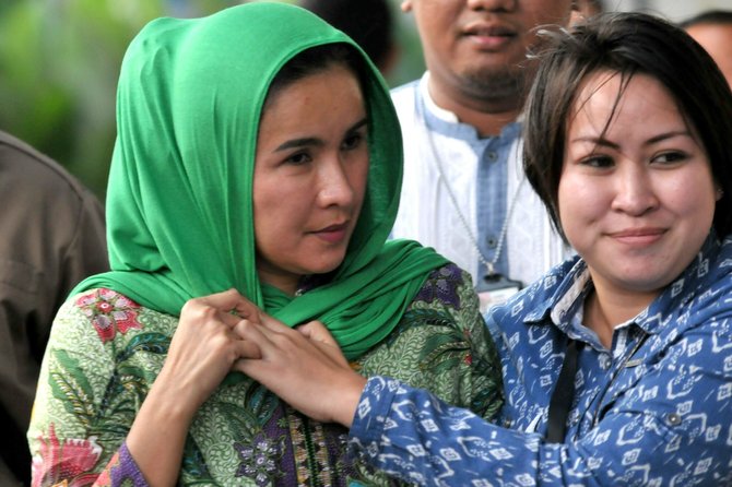 gubernur bengkulu dan istri tiba di kpk