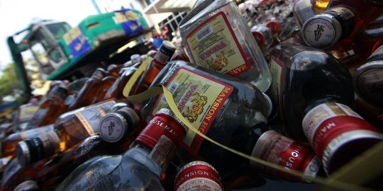 Bea Cukai gagalkan penyelundupan 53.927 botol miras potensi rugikan negara Rp 80 M