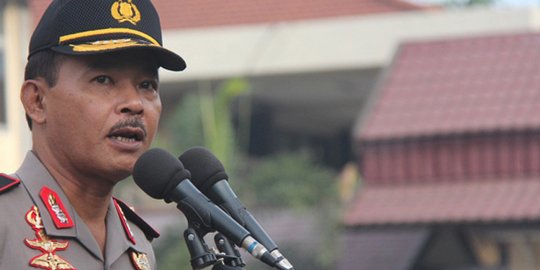 5 Polisi luka usai dilempar botol & batu saat amankan demo depan YLBHI