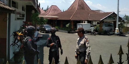 KPK geledah ruang kerja dan rumah dinas Wali Kota Eddy Rumpoko