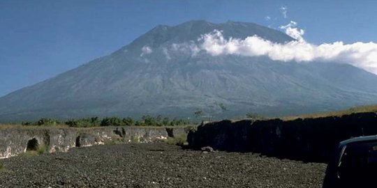 AirNav Ngurah Rai ingatkan pilot tak terbang dekat Gunung Agung