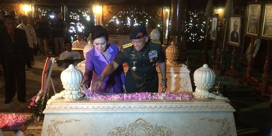 Panglima TNI ziarah ke makam Soeharto di lereng Lawu