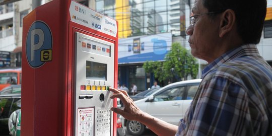 Perbankan milik negara ingin isi ulang uang elektronik gratis