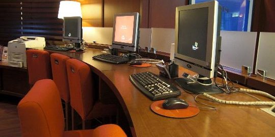 Siswi SMP 2 hari tak pulang, main ke warnet dan tidur di kosan pria