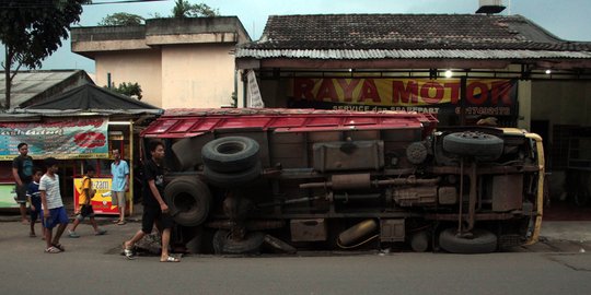 Sopir jadi tersangka truk terguling di kaki Gunung 