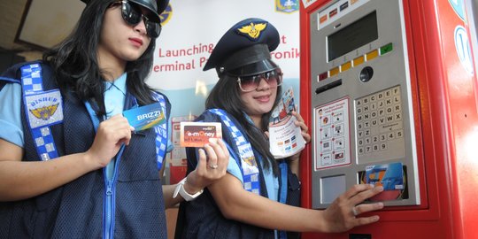 Bank Mandiri: Sampai saat ini, isi ulang uang elektronik tak kena biaya