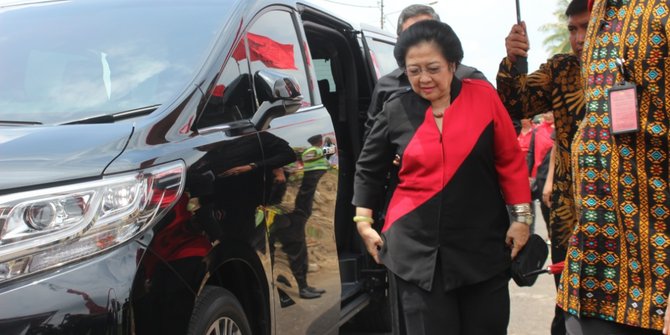 Megawati akan diberi gelar doktor kehormatan dari Universitas Negeri Padang