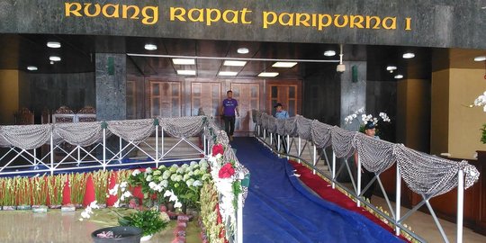 Sekjen DPR sebut Gedung Nusantara I tak miring tapi alami keretakan