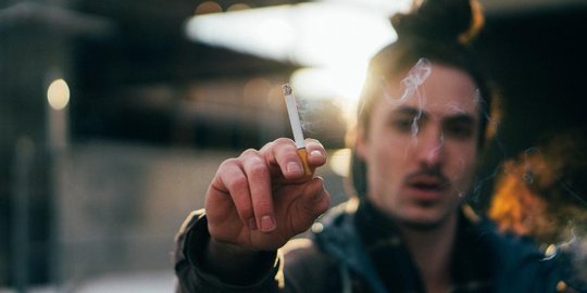 Kenapa merokok bisa tingkatkan risiko terkena kanker paru-paru?