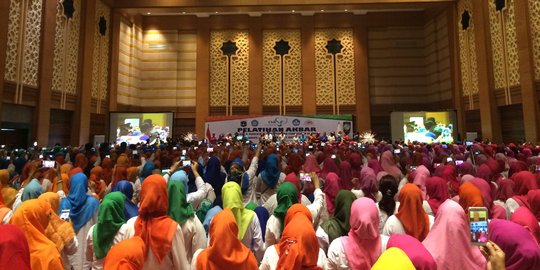 Jokowi, Iriana dan Djarot joget Maumere di acara penutupan pelatihan guru PAUD