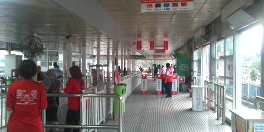 Dampak jika pungutan isi ulang e-money hilang versi TransJakarta