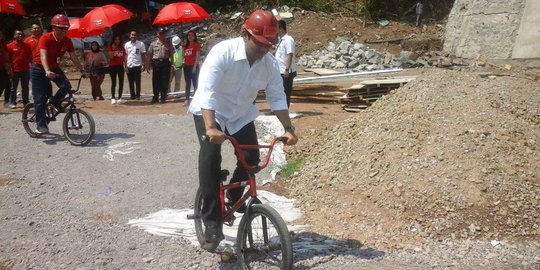 Wali Kota Semarang gunakan BMX tinjau Loop Arena