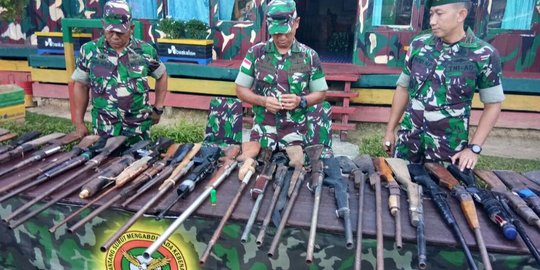 Intensif dekati warga, satgas TNI di perbatasan amankan 77 senpi