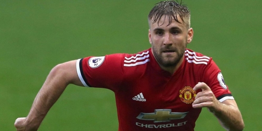Dianggap malas, Phil Neville kecam performa Luke Shaw
