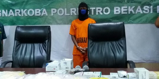 Pria bawa senjata dan pil PCC terjaring razia di Bekasi