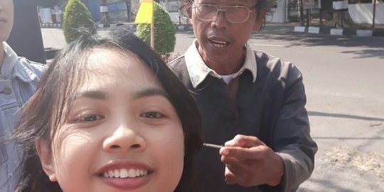 Salut driver GOJEK cantik ini berani ajak selfie opang 