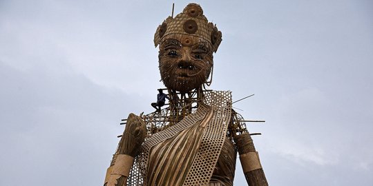 Sambut festival Puja Durga, India bikin patung dewa tertinggi di dunia