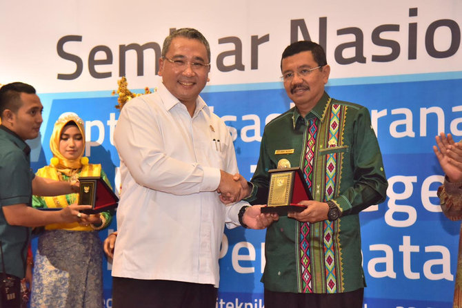 eko putro sandjojo di seminar nasional politeknik medan di kampus universitas sumatera utara