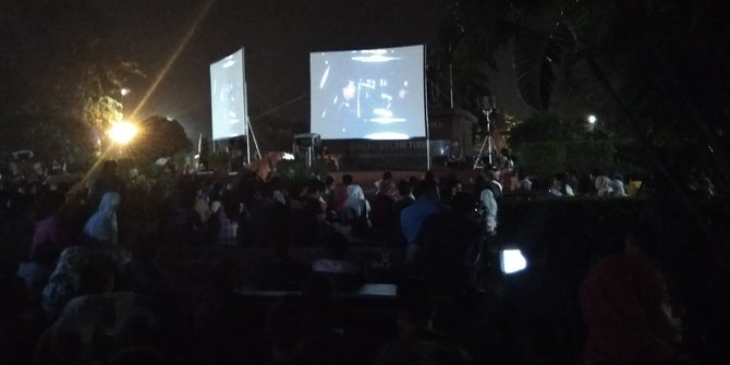 Warga sekitar markas Kopassus nobar film G30S/PKI 