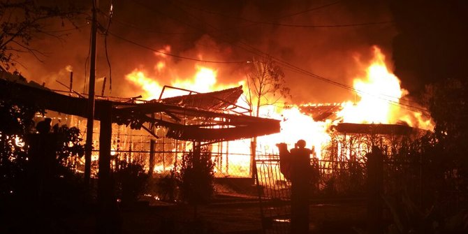 Rumah tak dialiri listrik terbakar, ibu dan dua anaknya 