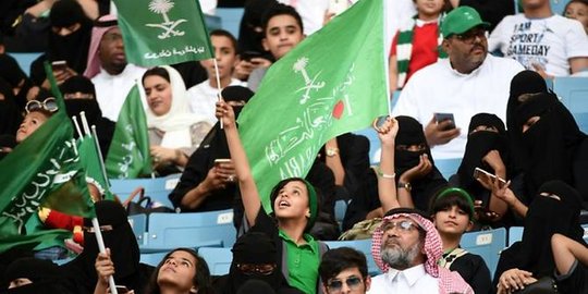 Pertama kalinya, perempuan Saudi diperbolehkan masuk stadion olahraga