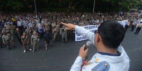 Ratusan anggota Satpol PP dan Dishub geruduk Kemenpan RB tuntut diangkat jadi PNS
