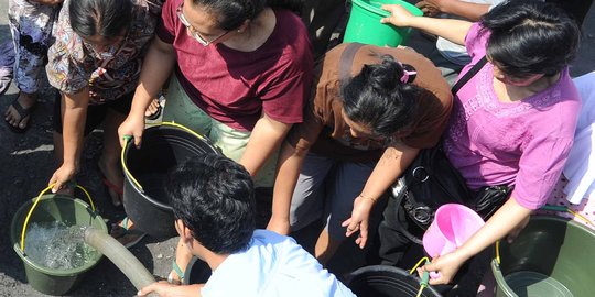 Tuntut air bersih, warga rusak kantor Bupati Muratara dan blokir Jalinsum