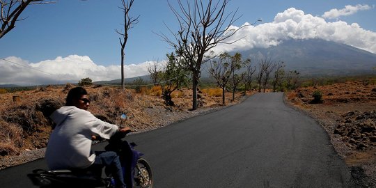 Dalam 4 hari, tercatat ada ribuan gempa di Gunung Agung 