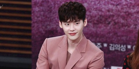 Lee Jong Suk jadi bintang tamu, THREE MEALS A DAY rajai 