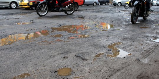 YLKI: Rakyat sudah bayar pajak, perbaikan jalan jadi tanggung jawab pemerintah