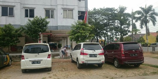  Ada mobil terparkir di Rusunawa Pulogebang merdeka com