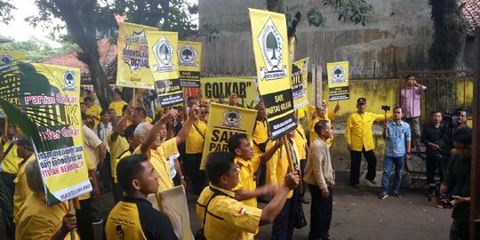 Buntut SK dukung Ridwan Kamil beredar, kader Golkar gelar aksi