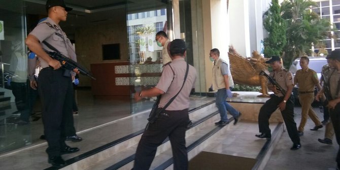 KPK geledah kantor Bupati Kukar, PNS dilarang pulang 