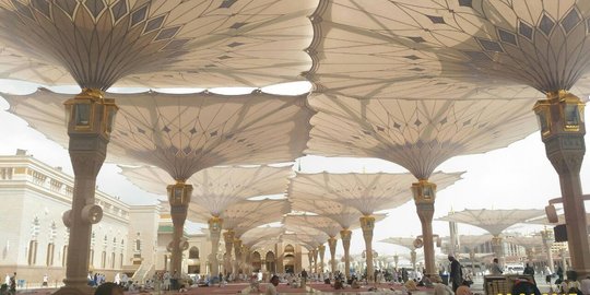 Berapa payung yang ada di Masjid Nabawi? Ini jumlah totalnya