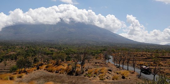 1 Lagi pengungsi Gunung Agung meninggal dunia di posko GOR Swecapura