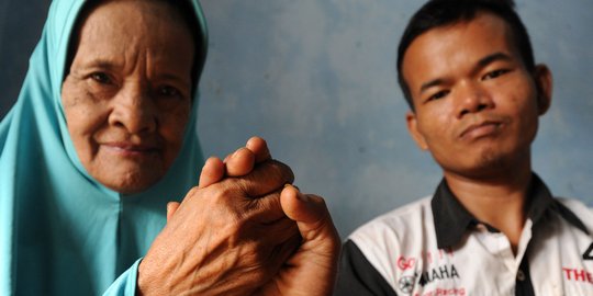 Ikuti Selamat pria  di  Bogor  ini sunting nenek 67 jadi 